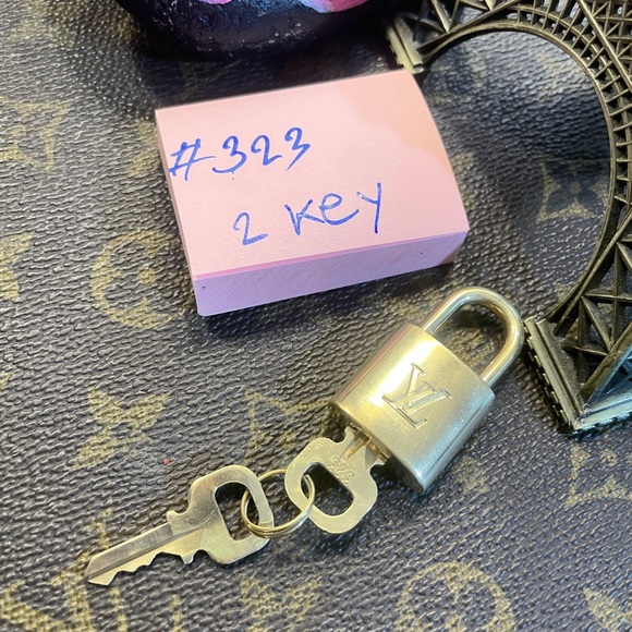Authentic Lv key -lock #323 set - Picture 2 of 3